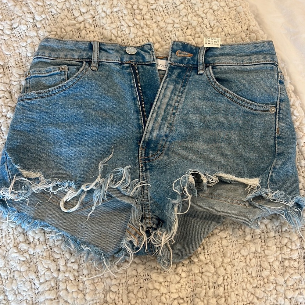 ZARA JEAN SHORTS BARLEY WORN